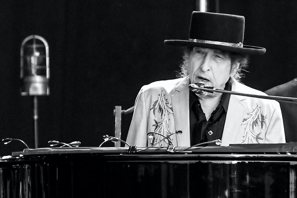 bob-dylan-expands-rough-and-rowdy-ways-tour-with-west-coast-dates