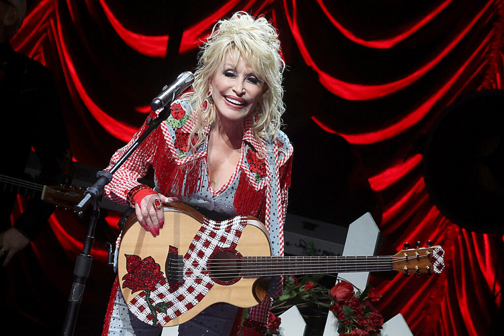 dolly-parton-changes-her-mind-on-rock-hall-nomination:-‘i’ll-accept-gracefully’