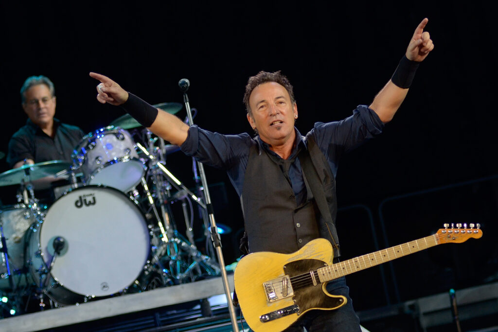 see-bruce-springsteen-play-a-scorching-‘badlands’-at-2012-barcelona-concert