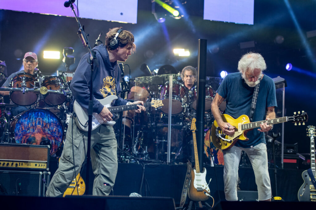 watch-dead-and-company-kick-off-2022-tour-with-live-premieres-of-‘dear-mr.-fantasy’-and-‘hey-jude’