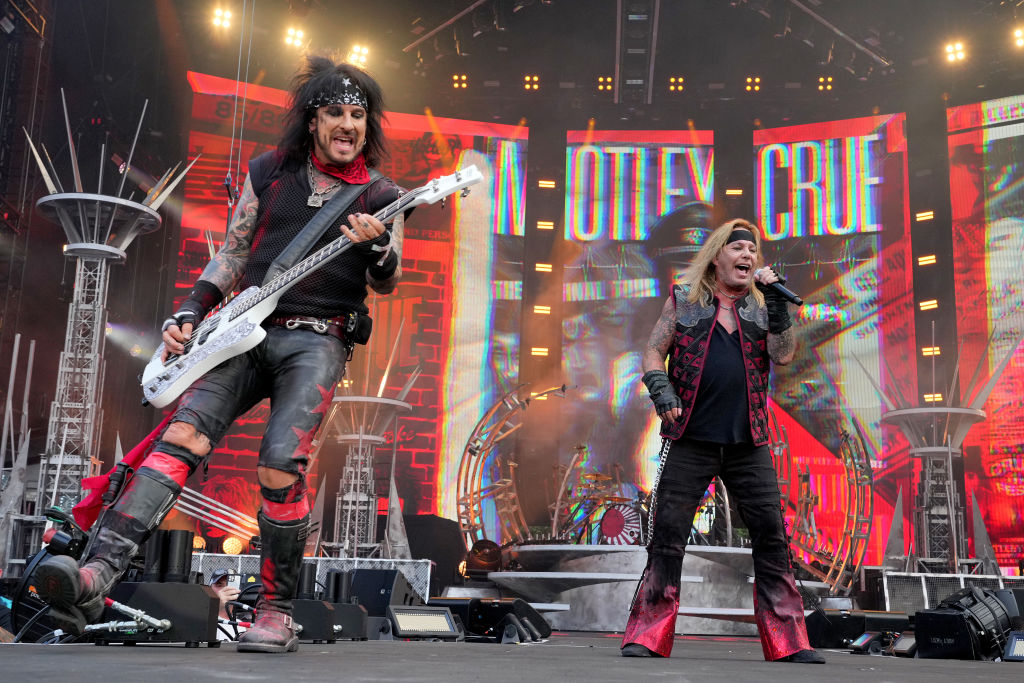 watch-motley-crue-perform-with-machine-gun-kelly-at-reunion-tour-kickoff