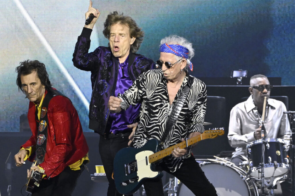 watch-the-rolling-stones-play-‘you-can’t-always-get-what-you-want’-with-ukrainian-choir