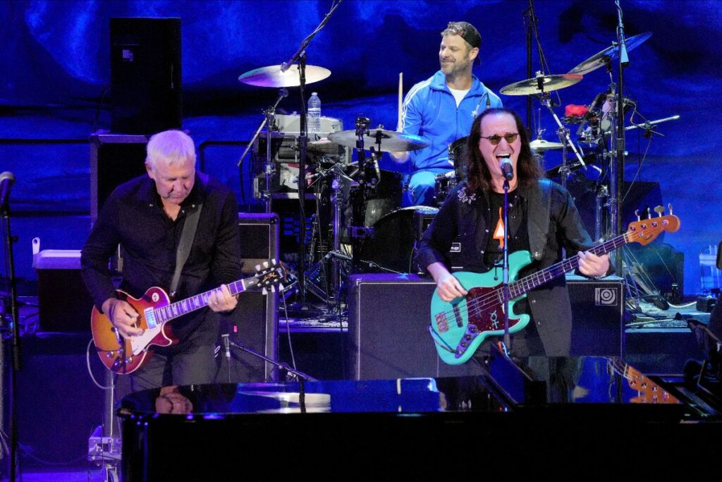 watch-rush’s-geddy-lee-and-alex-lifeson-reunite-at-‘south-park’-25th-anniversary-concert