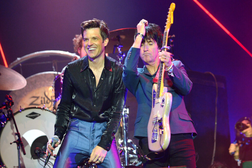 watch-the-killers-play-smiths-classics-with-johnny-marr