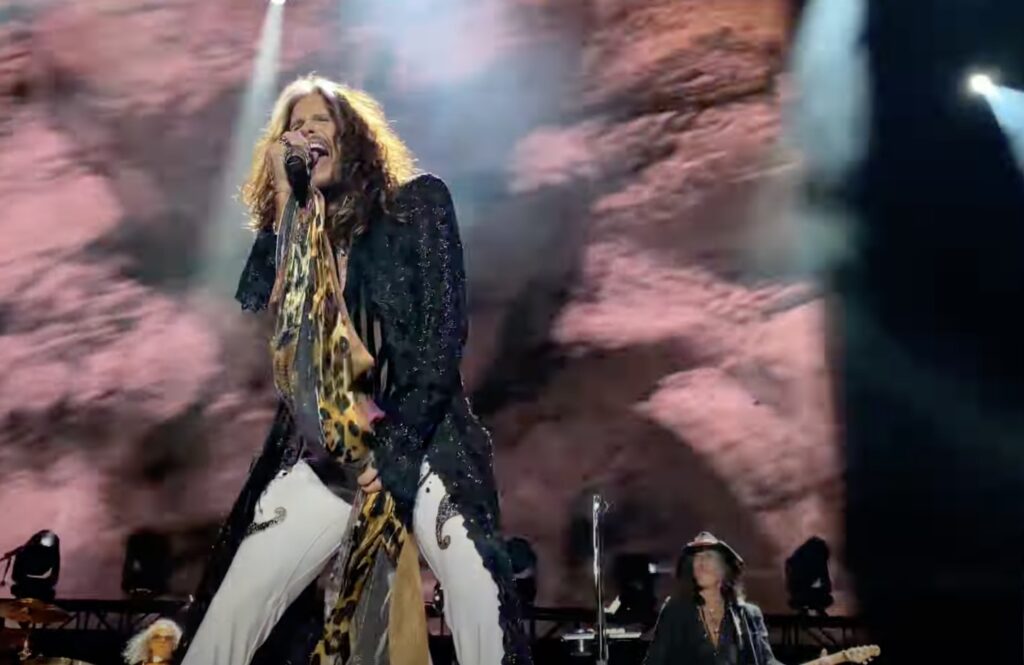 watch-aerosmith-play-‘back-in-the-saddle’-at-first-post-pandemic-concert
