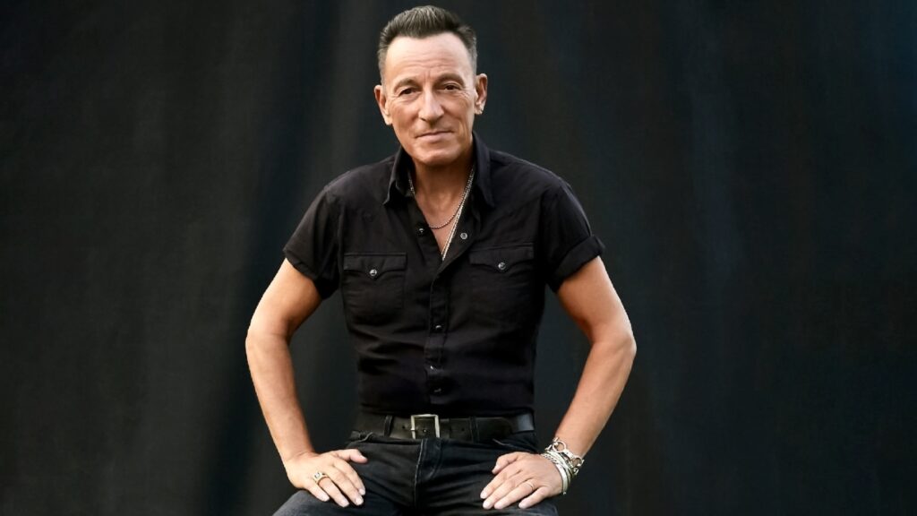 hear-bruce-springsteen’s-take-on-the-aretha-franklin-classic-‘don’t-play-that-song’
