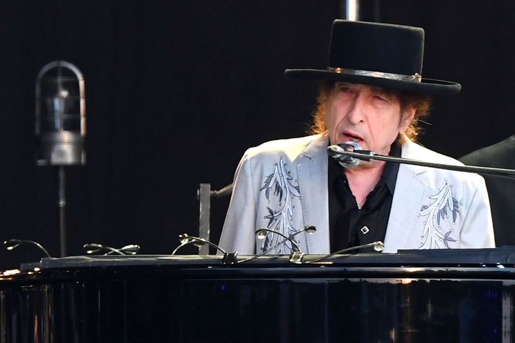 watch-bob-dylan-play-‘not-fade-away’-as-his-grateful-dead-tribute-week-in-japan-continues