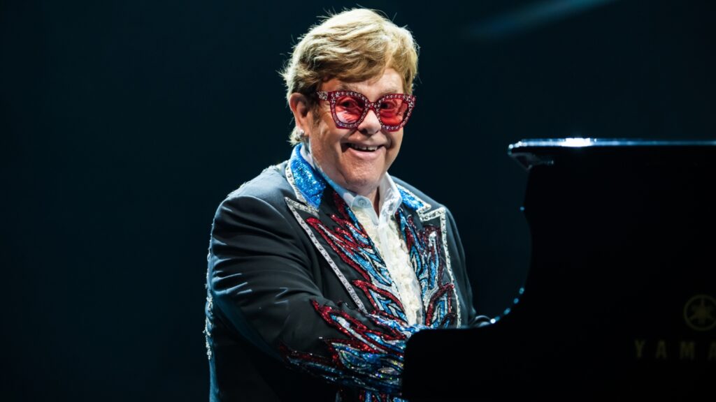 watch-elton-john-play-emotional-‘goodbye-yellow-brick-road’-at-final-stop-of-farewell-tour