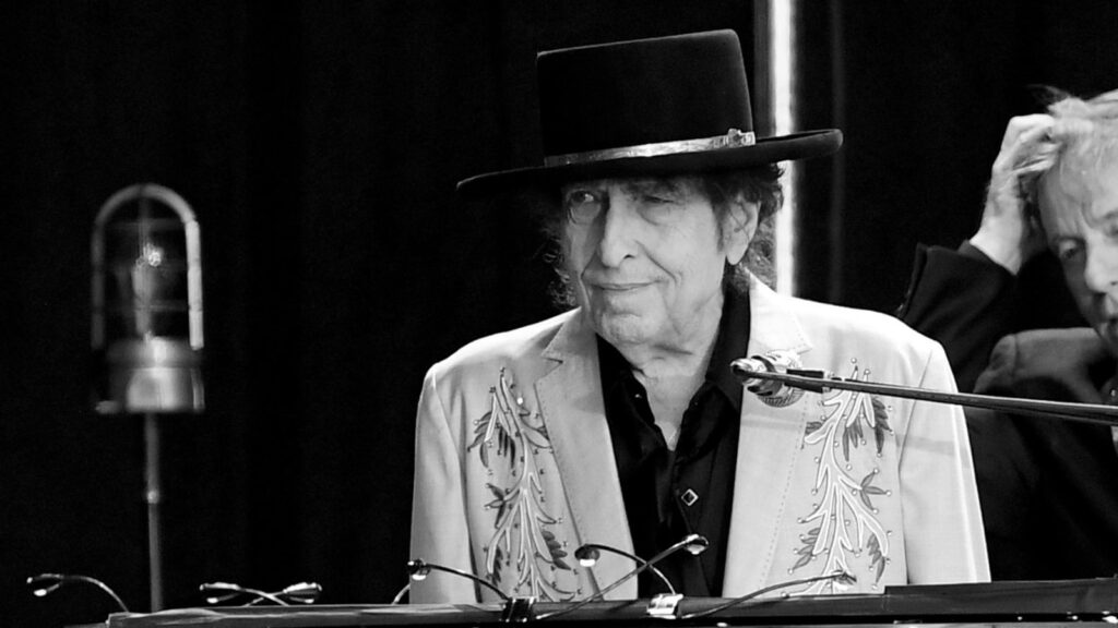 bob-dylan-plots-fall-2023-north-american-tour
