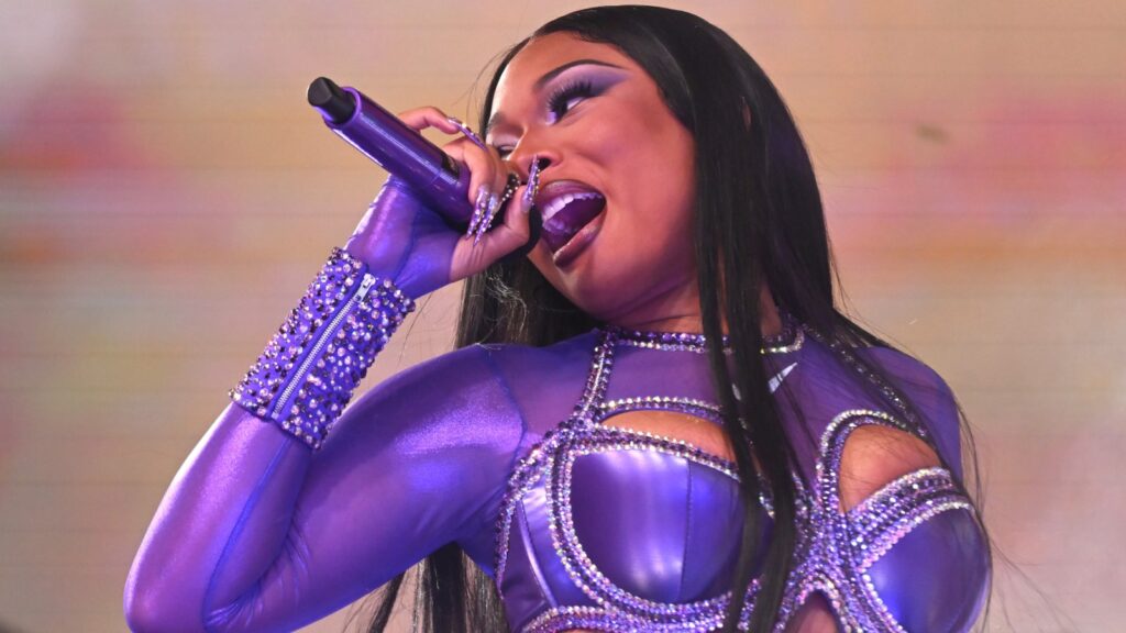 megan-thee-stallion-rings-in-2024-with-medley-of-hits-at-‘new-year’s-rockin’-eve’