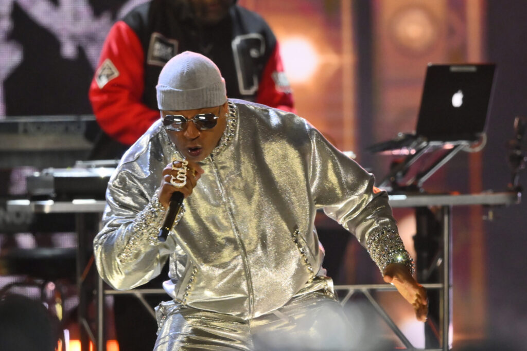 ll-cool-j-nixes-‘new-year’s-rockin’-eve’-performance-due-to-positive-covid-19-test