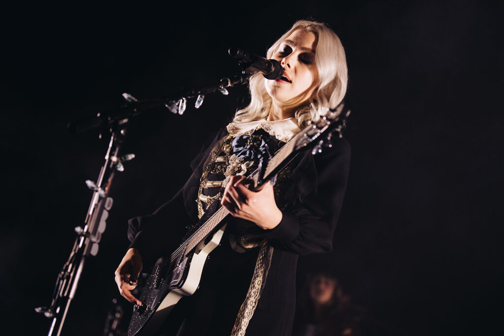 producer-suing-phoebe-bridgers-shares-hundreds-of-texts-in-$3.8-million-suit