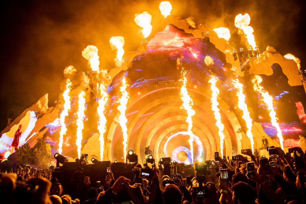 security-chief-at-deadly-travis-scott-concert-had-potential-conflicts-of-interest,-insiders-say