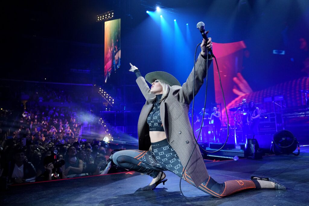 miley-cyrus-gets-‘honest’-with-fans:-‘i’m-just-finding-my-feet-along-this-platform-again’