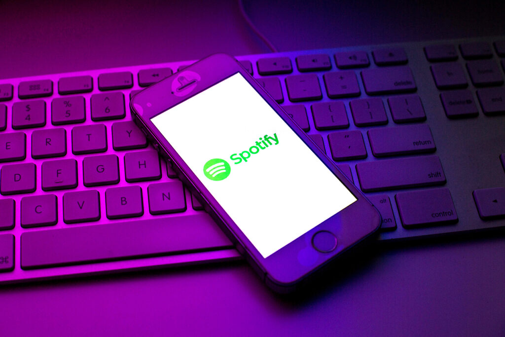the-world’s-two-largest-music-companies-are-spotify-shareholders.-they’ve-been-silent-on-the-joe-rogan-debacle