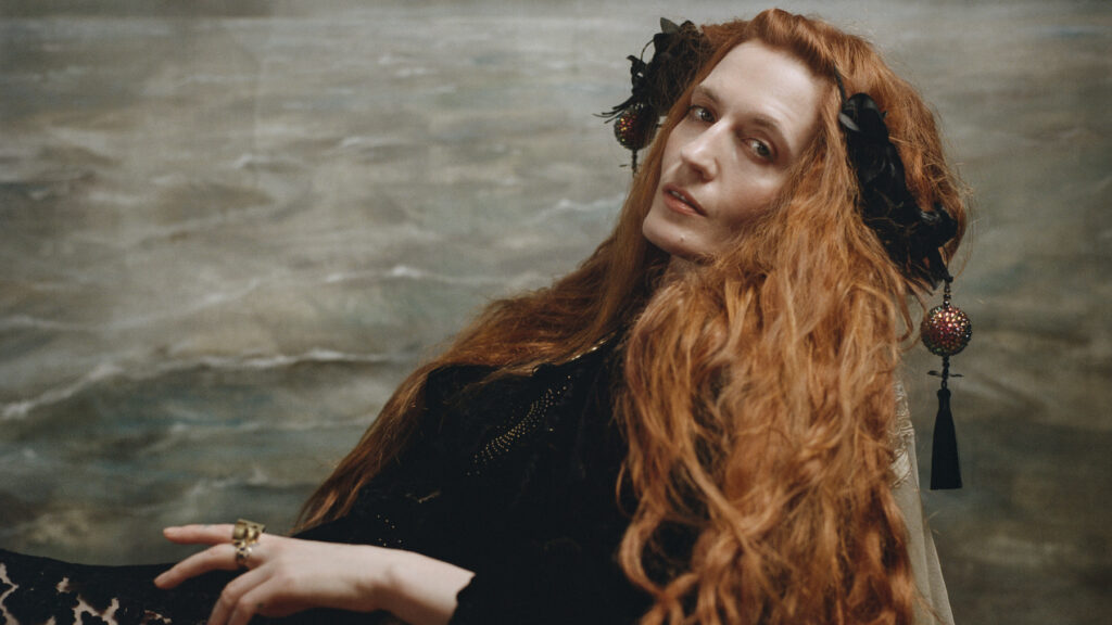 all-hail-florence-welch,-who-anoints-herself-royalty-in-new-‘king’-video