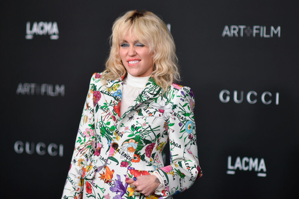 miley-cyrus-cancels-paraguay-festival-appearance-after-plane-struck-by-lightning