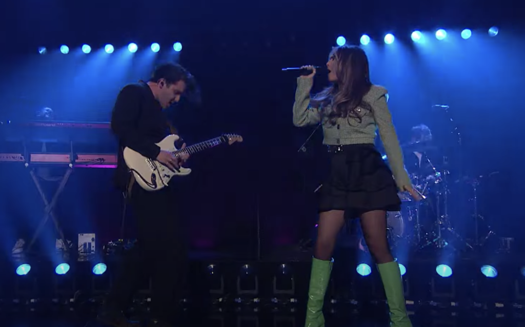 mimi-webb-lights-up-with-‘house-on-fire’-on-‘fallon’
