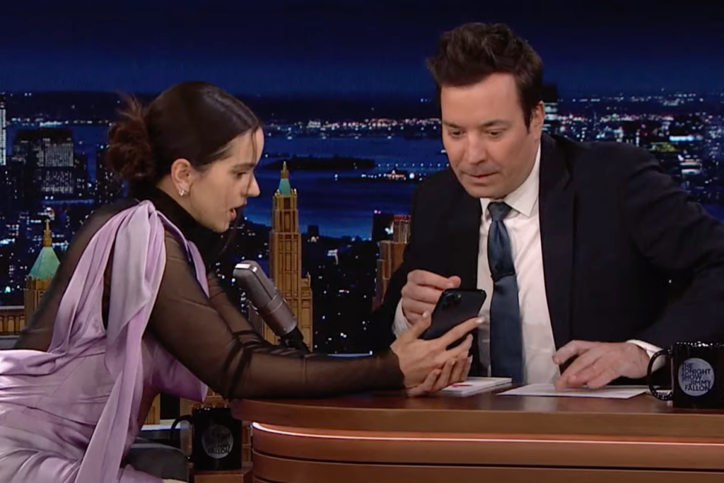 rosalia-shares-embarrassing-harry-styles-texting-gaffe-on-‘fallon’