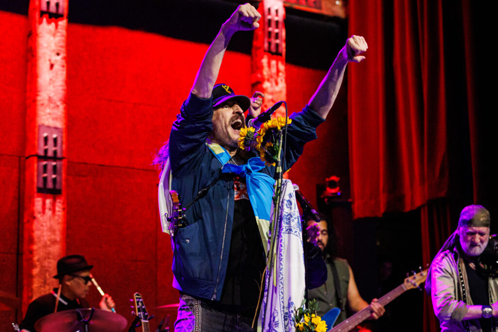 patti-smith,-gogol-bordello-stand-against-‘monstrous-fascist-regime’-at-ukraine-benefit