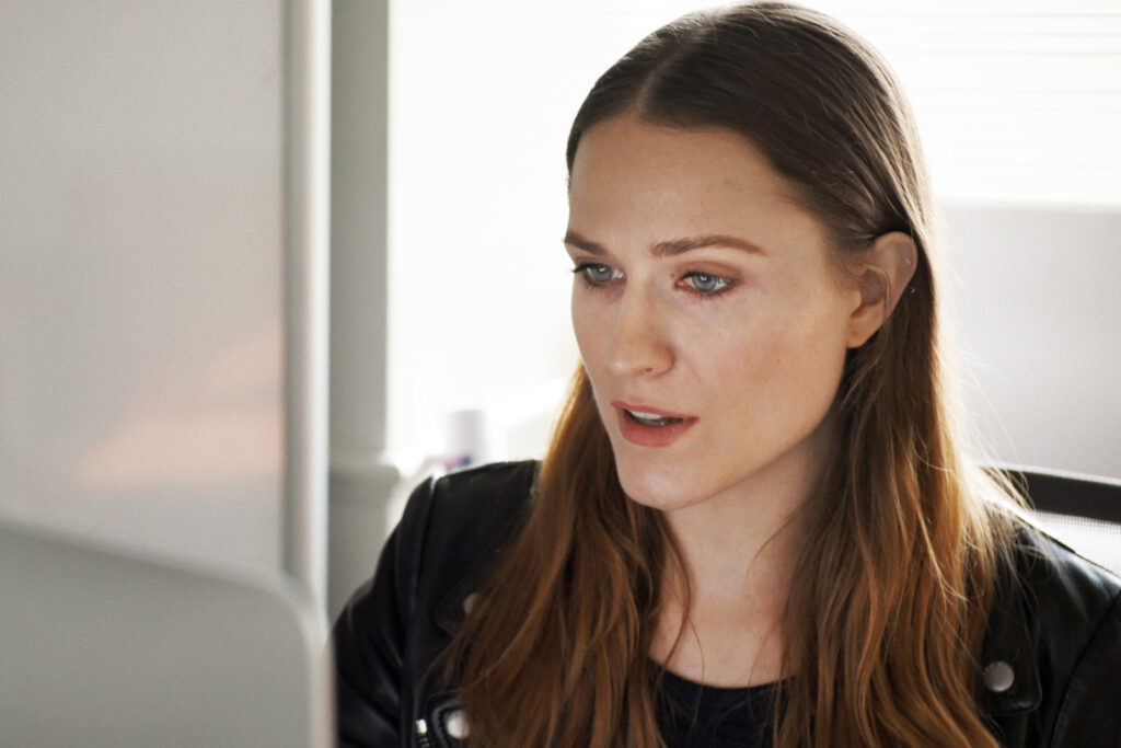 evan-rachel-wood-alleges-marilyn-manson-‘was-monitoring-my-every-move’-in-doc-clip