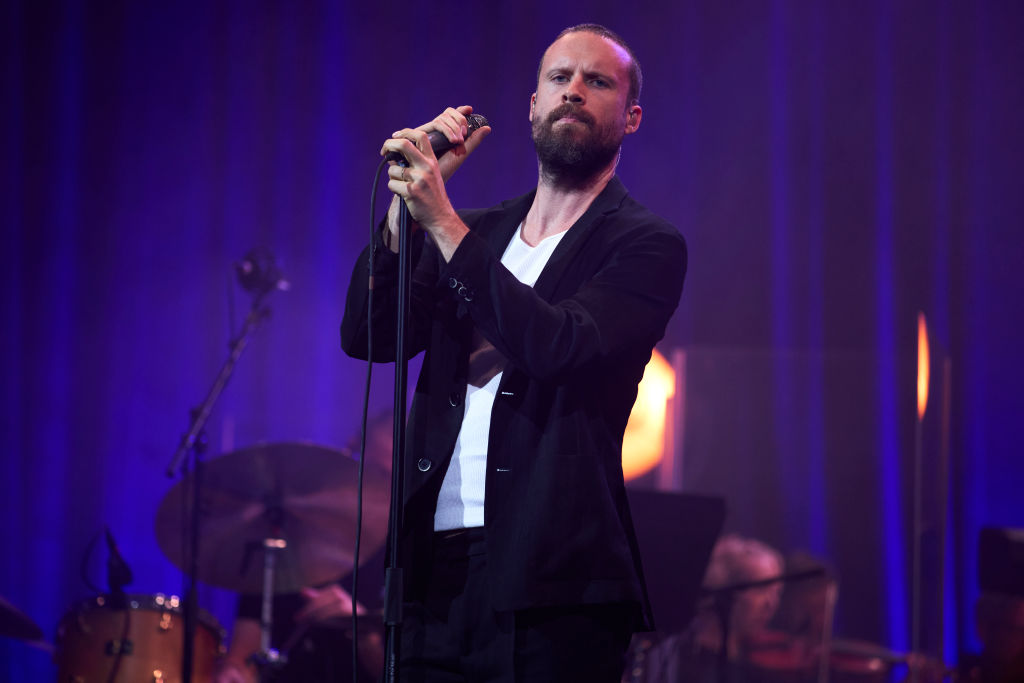 watch-father-john-misty’s-‘chloe-and-the-next-20th-century’-album-release-concert