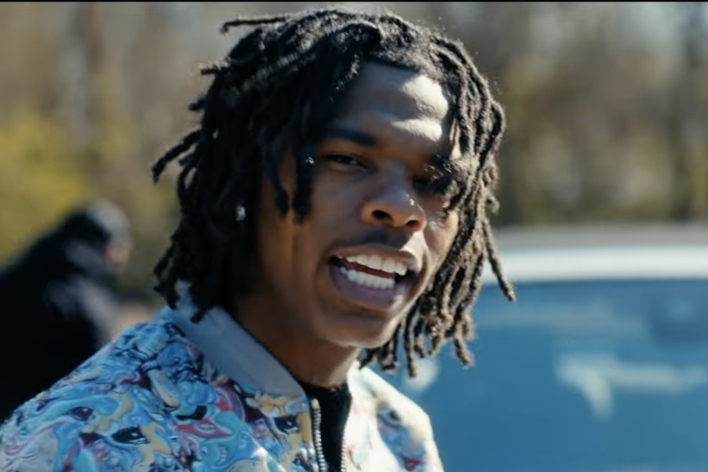 lil-baby-flexes-with-rolls-royces,-stacks-of-cash-in-‘right-on’-and-‘in-a-minute’-videos