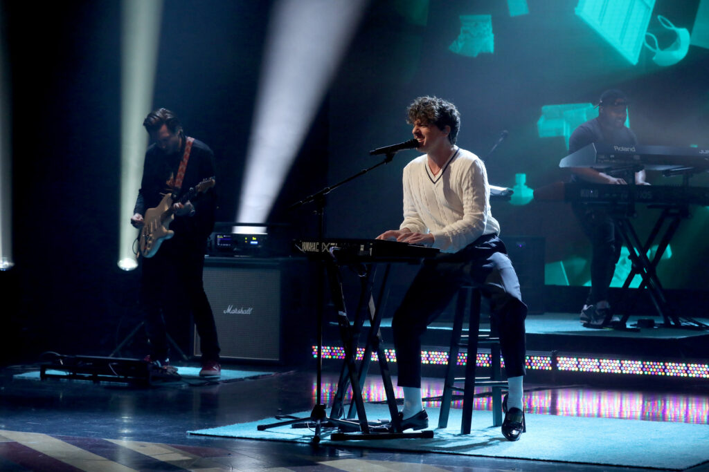 charlie-puth-turns-on-the-charm-with-‘light-switch’-performance-on-‘ellen’