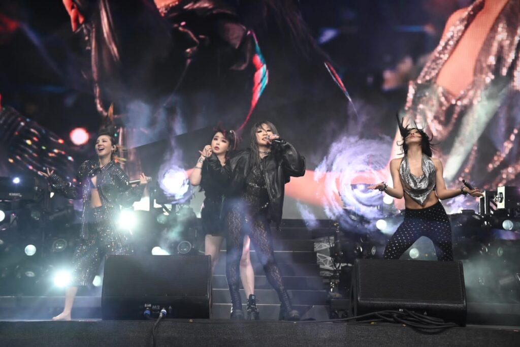 2ne1-reunite-on-coachella’s-main-stage