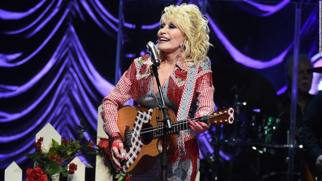 dolly-parton-now-says-she’d-accept-a-spot-in-the-rock-&-roll-hall-of-fame-if-she’s-chosen