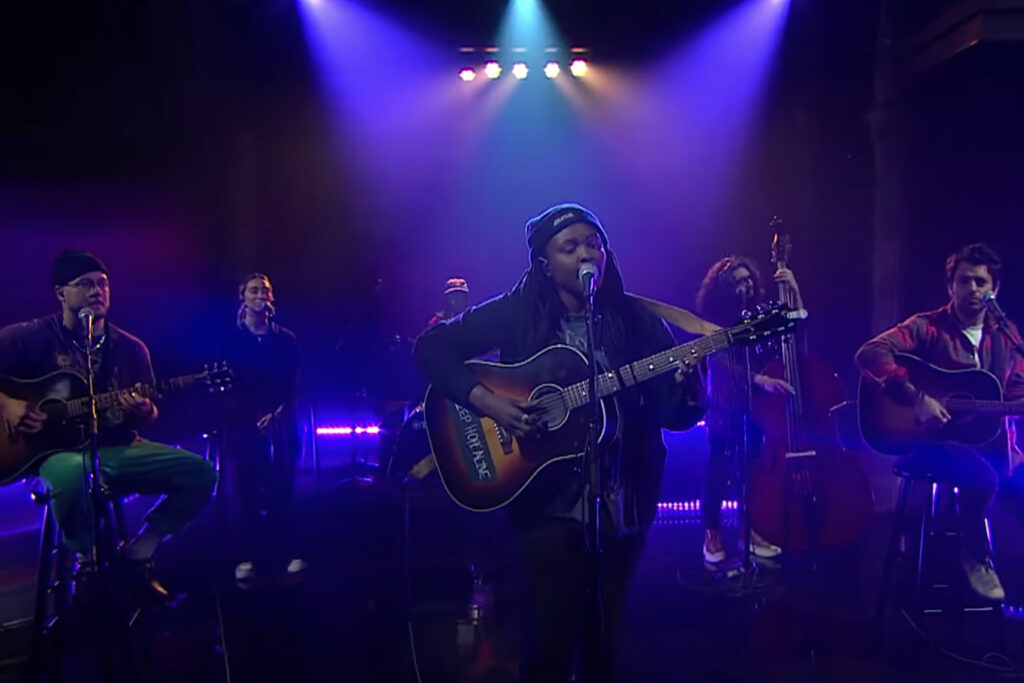 joy-oladokun-debuts-emotive-new-single-‘purple-haze’-on-‘colbert’