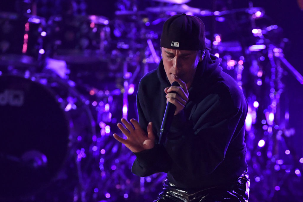 justin-bieber-addresses-supermarket-mass-shooting-at-buffalo-concert