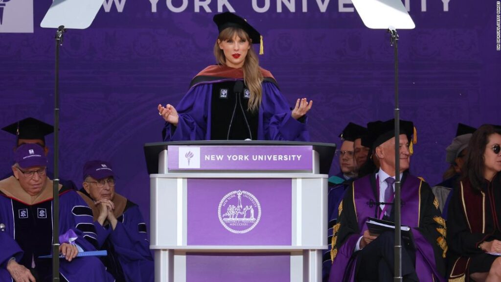 taylor-swift-tells-grads-to-embrace-cringe-in-nyu-commencement-speech