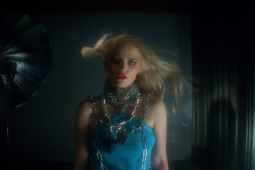 sky-ferreira-returns-with-‘real-bad-girl’-anthem-‘don’t-forget’
