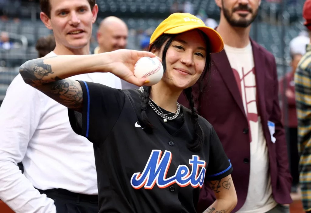 watch-japanese-breakfast’s-michelle-zauner-throw-first-pitch-at-mets-game