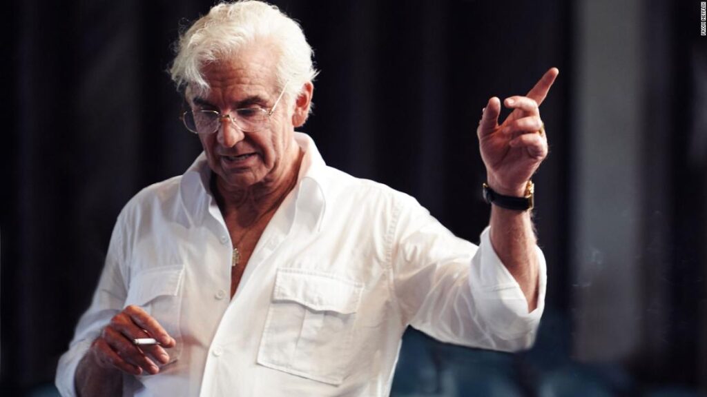 you-won’t-recognize-bradley-cooper-as-leonard-bernstein-in-his-upcoming-netflix-movie