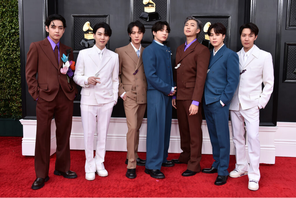 jungkook-reassures-bts-fans-they’re-not-breaking-up