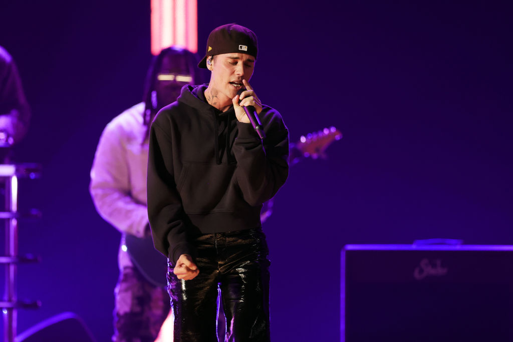 justin-bieber-postpones-remainder-of-us.-tour-due-to-ramsey-hunt-battle