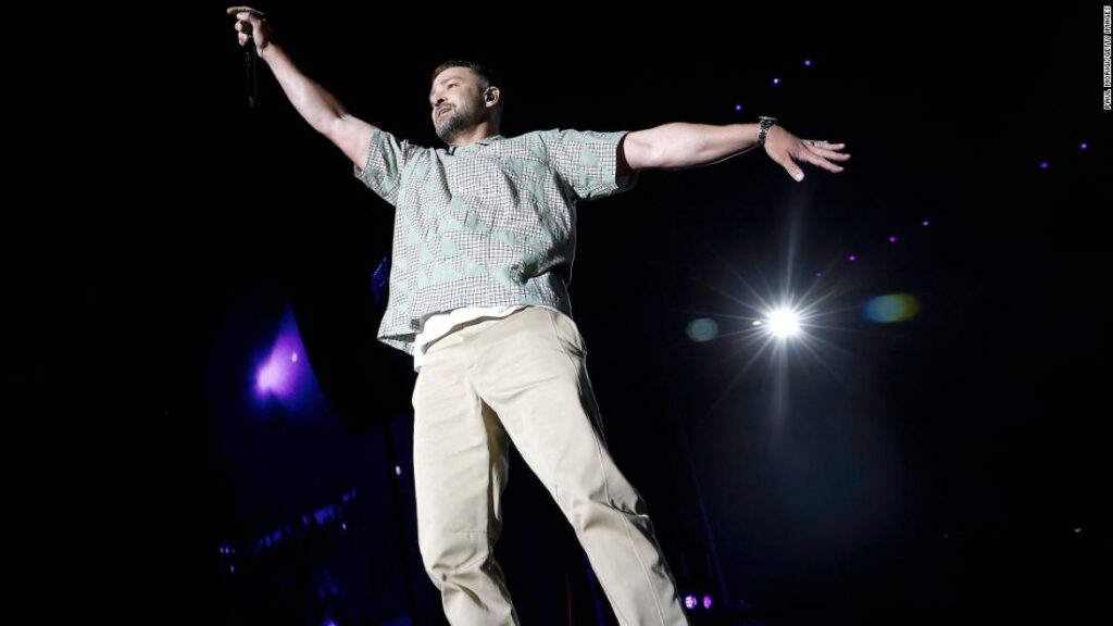 justin-timberlake-apologizes-for-dancing-badly-in-khakis