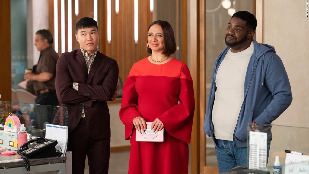 ‘loot’-gives-the-gift-of-comedy-with-maya-rudolph-as-a-divorce-minted-billionaire