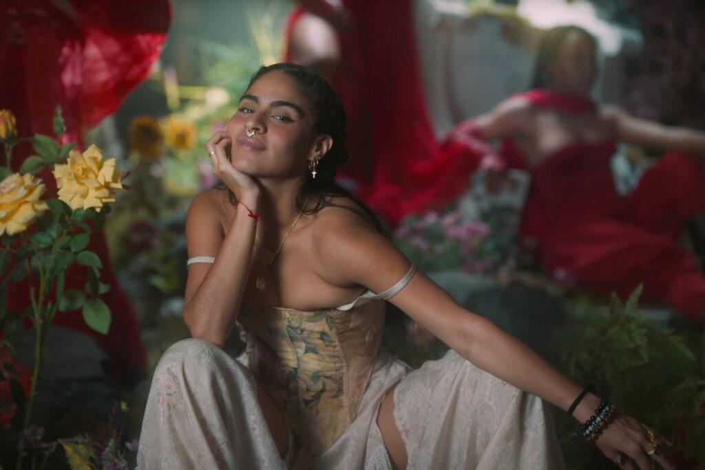 jessie-reyez-calls-out-a-‘fraud’-in-new-video