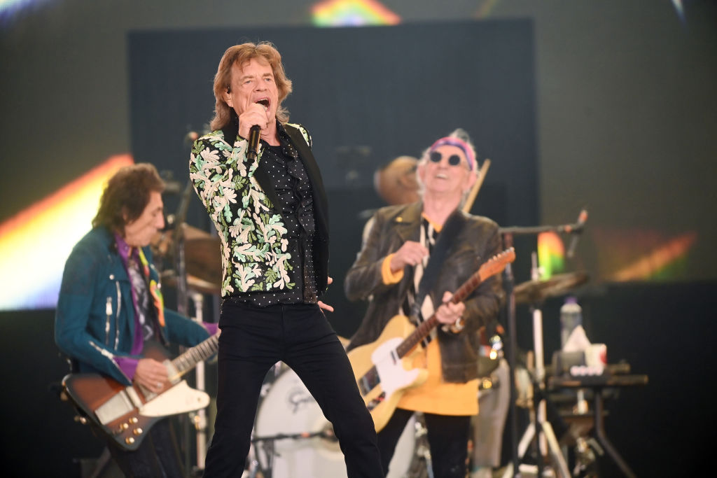 watch-rolling-stones-dust-off-‘can’t-you-hear-me-knocking’-at-hyde-park-concert