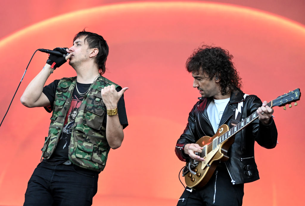 watch-the-strokes-cover-clairo’s-‘sofia’-at-lisbon-music-festival