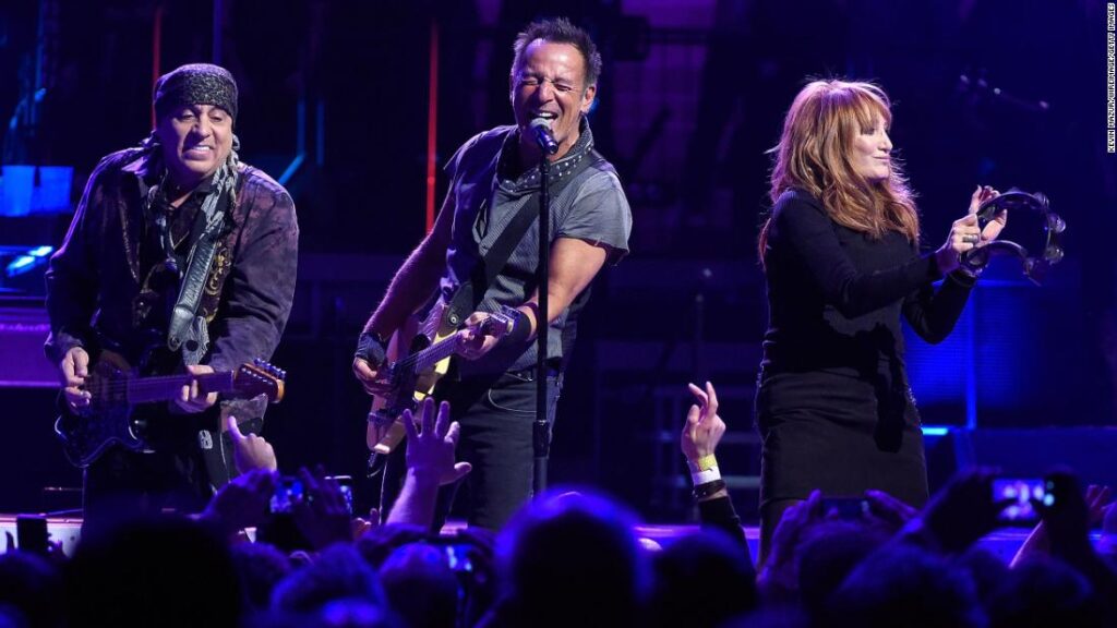 bruce-springsteen-and-the-e-street-band-announce-north-american-tour-dates