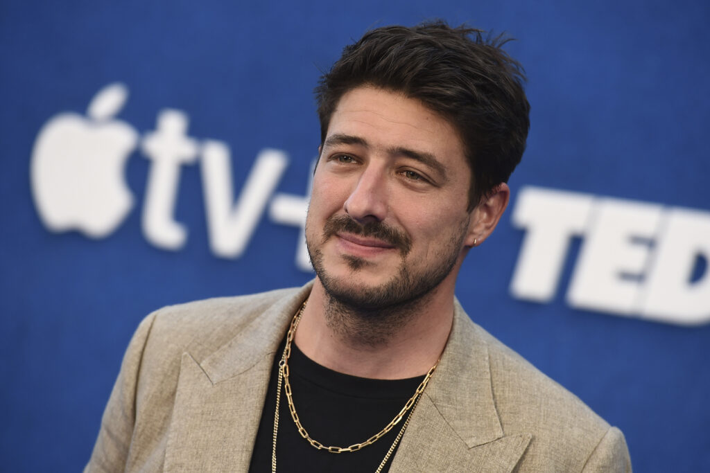marcus-mumford-enlists-brandi-carlile,-clairo,-and-phobe-bridgers-on-first-solo-album-‘(self-titled)’