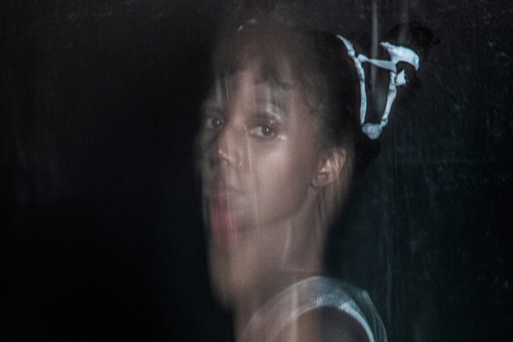 santigold-battles-invisibility-and-transcends-the-human-form-in-new-‘nothing’-video