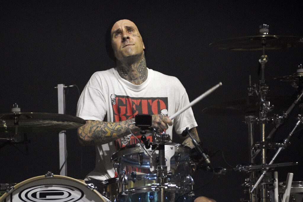 travis-barker-returns-to-the-stage-for-the-first-time-since-hospitalization-at-machine-gun-kelly-show