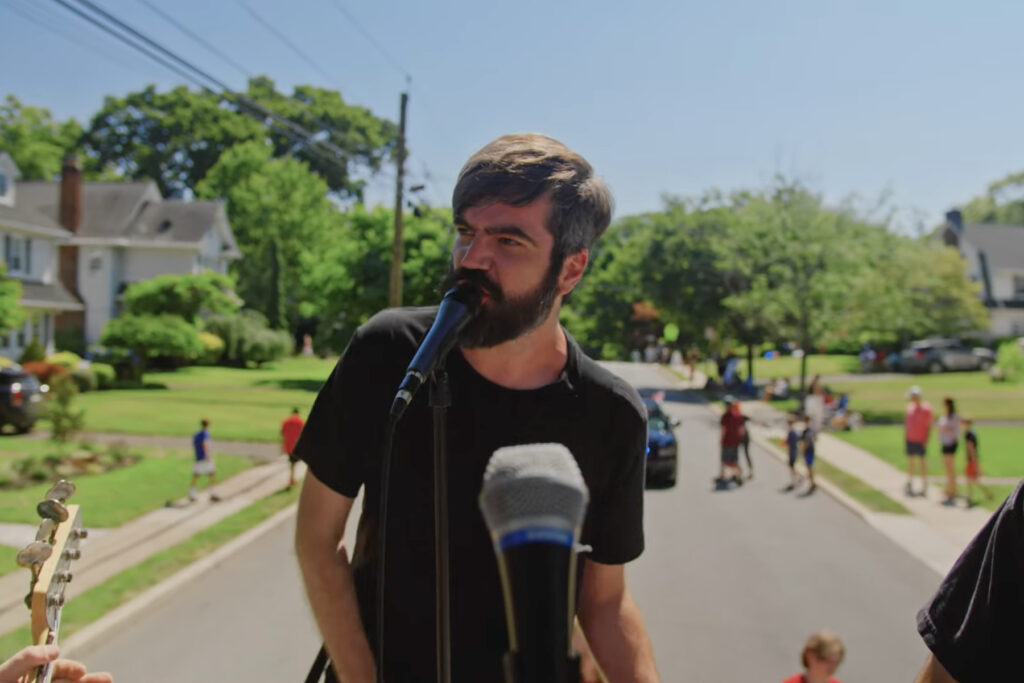 titus-andronicus-shake-up-a-new-jersey-july-4th-parade-in-new-‘(i’m)-screwed’-video