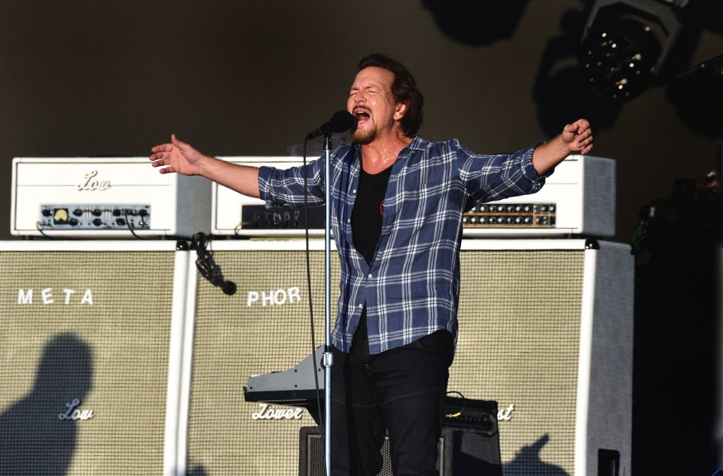 pearl-jam-cancels-vienna-concert-after-eddie-vedder’s-throat-‘damaged’-from-europe’s-heat-wave