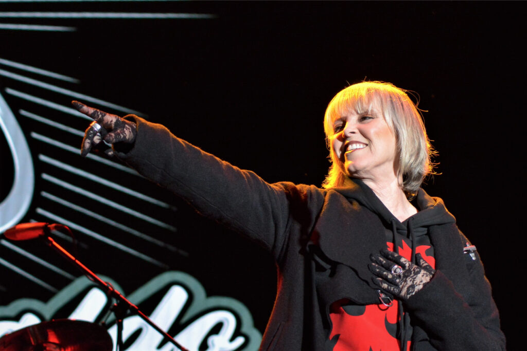 pat-benatar-explains-why-she-can’t-sing-‘hit-me-with-your-best-shot’-live-anymore